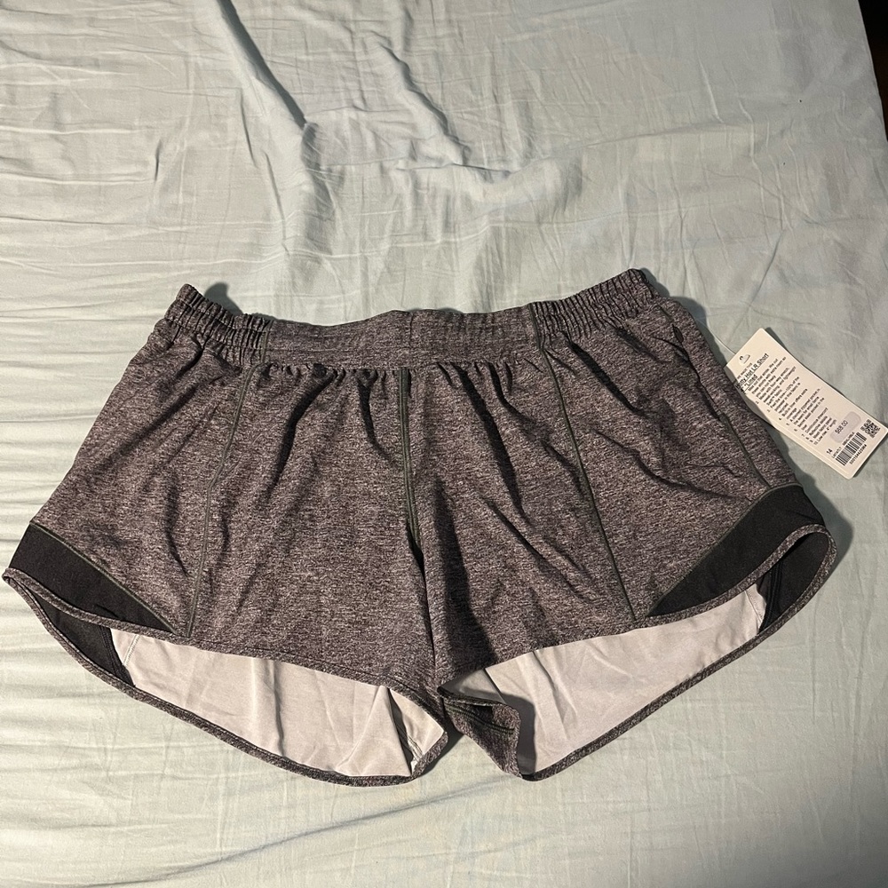NWT!! Lululemon hotty hot 4 inch lined 🤍